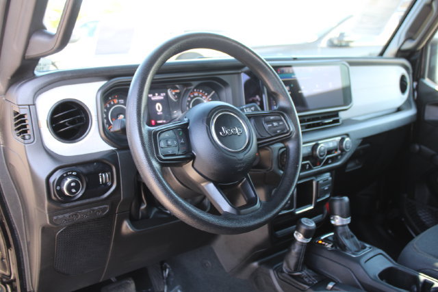 Used 2024 Jeep Gladiator Sport AWD/4WD image 15