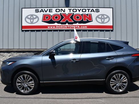 Certified 2024 Toyota Venza XLE AWD/4WD image 4