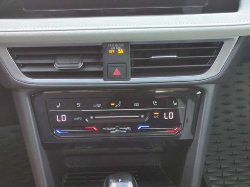 Used 2025 Volkswagen Taos SEL AWD/4WD image 17