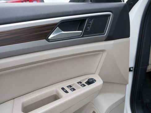 Used 2021 Volkswagen Atlas SE w/ Panoramic Sunroof Package image 16