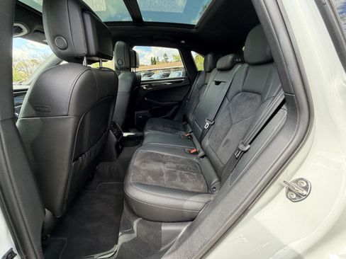 Used 2021 Porsche Macan w/ Premium Package AWD/4WD image 25