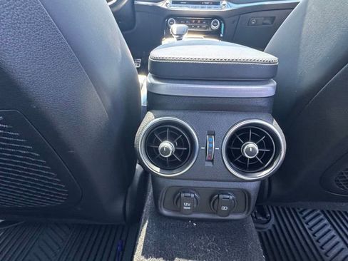 Used 2023 Kia Stinger GT2 AWD/4WD image 9