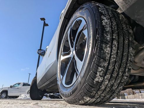 Certified 2025 Chevrolet Trax RS w/ Sunroof Package image 38