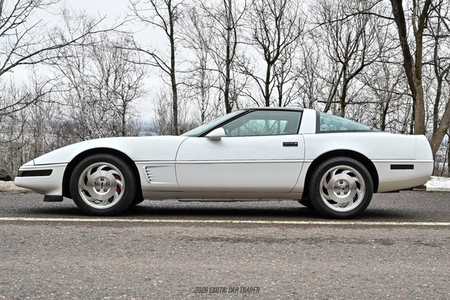 Used 1995 Chevrolet Corvette Coupe RWD image 3