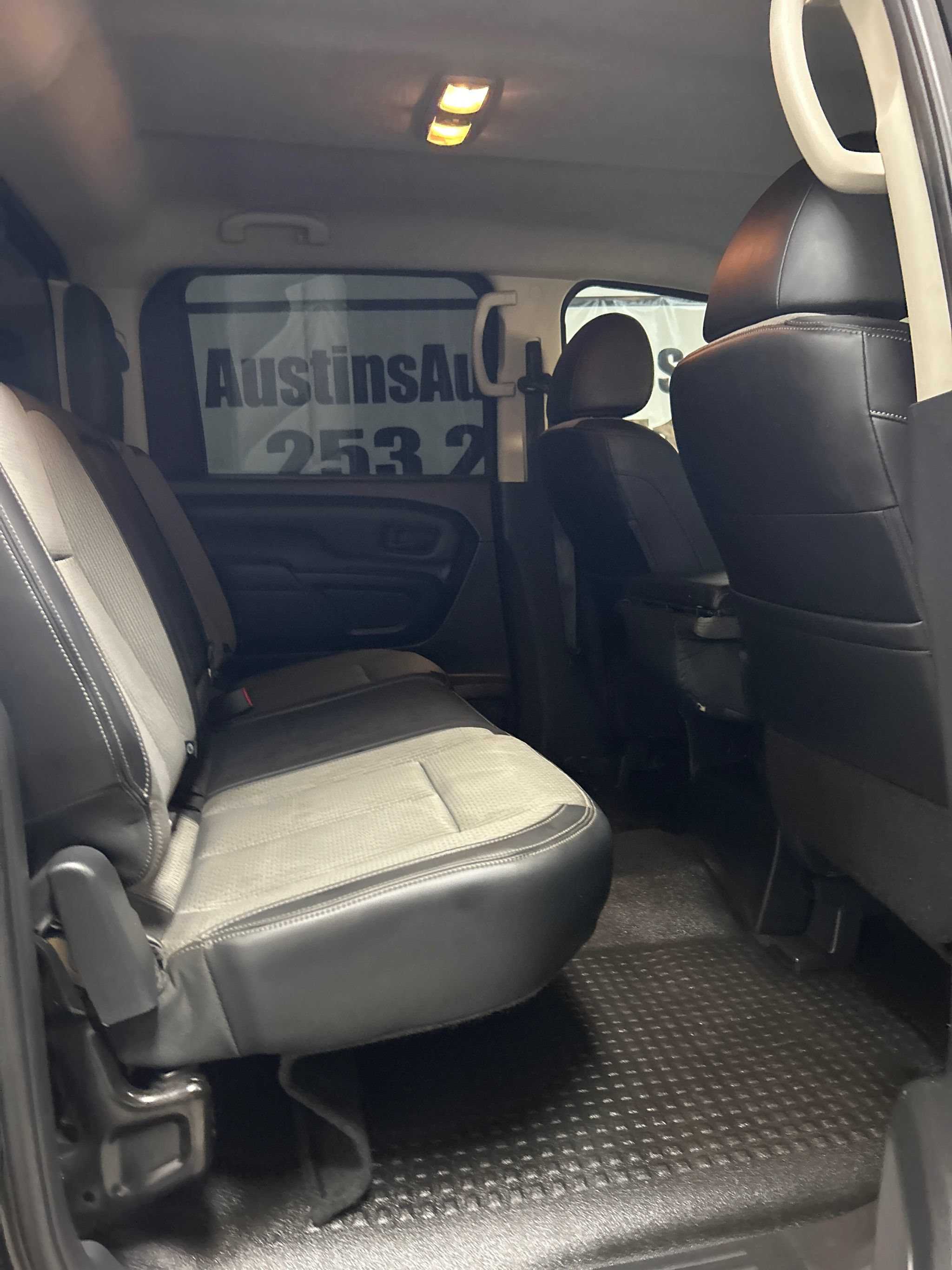 Used 2018 Nissan Titan S AWD/4WD image 12