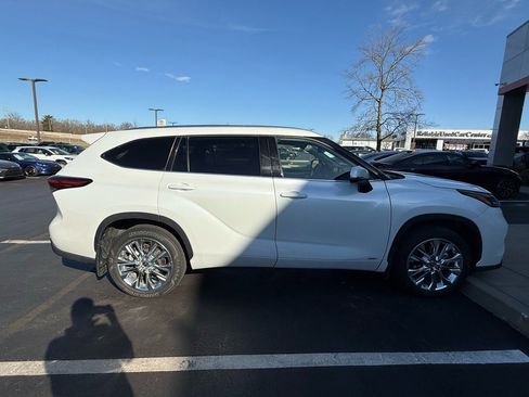 Used 2023 Toyota Highlander Limited image 3