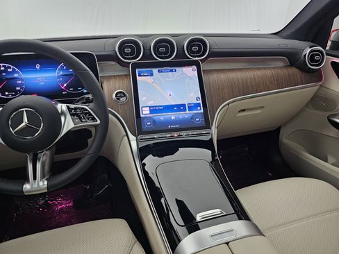 Certified 2025 Mercedes-Benz GLC 300 4MATIC w/ Driver Assistance Package image 30