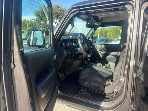 Used 2022 Jeep Gladiator Sport AWD/4WD image 13