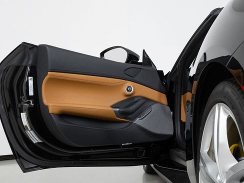 Used 2019 Ferrari Portofino image 31