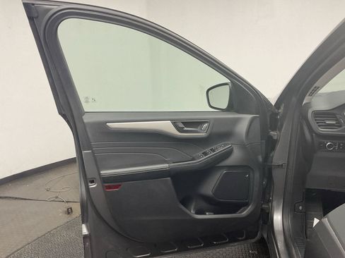 Used 2022 Ford Escape SE w/ SE Sport Appearance Package AWD/4WD image 9