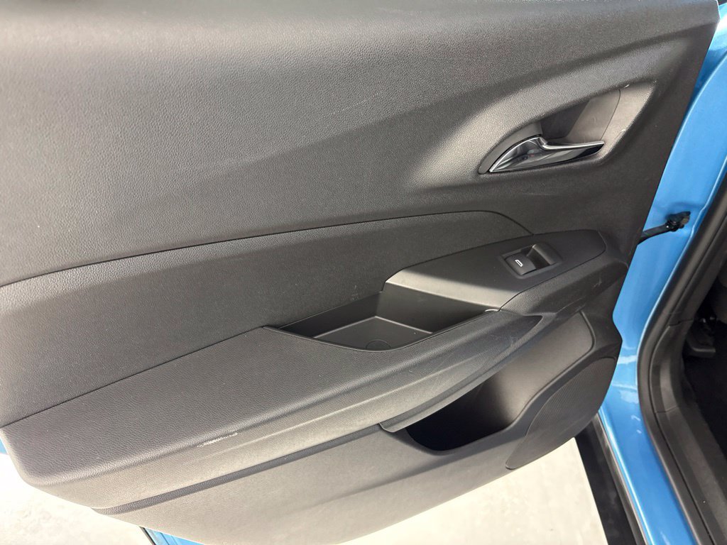 Used 2025 Chevrolet Trax LT FWD image 23