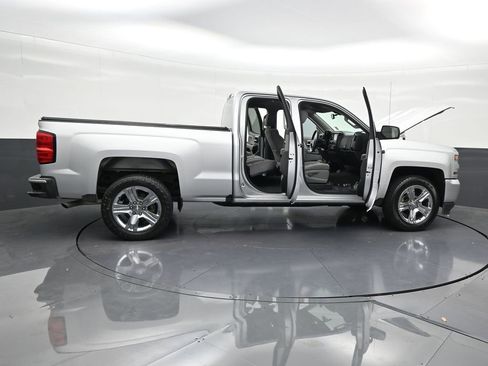 Used 2019 Chevrolet Silverado 1500 Custom w/ Custom Convenience Package image 34