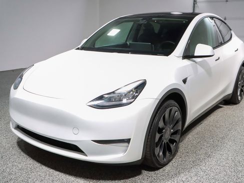 Used 2023 Tesla Model Y Long Range image 28