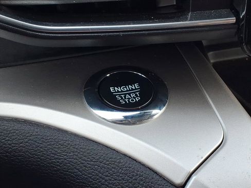 Used 2022 Ford Explorer XLT w/ Equipment Group 202A image 24