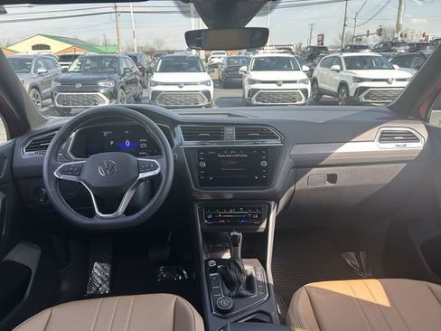Certified 2023 Volkswagen Tiguan SE AWD/4WD image 11