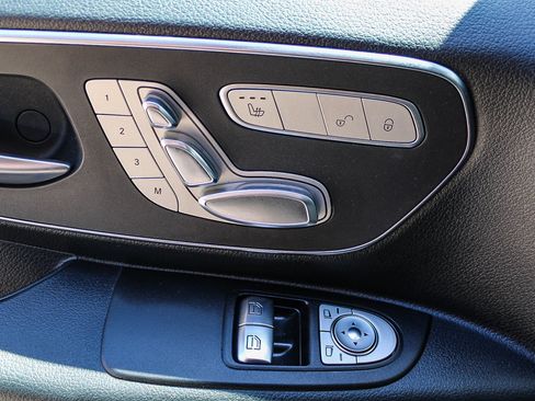 Used 2021 Mercedes-Benz Metris Passenger image 23