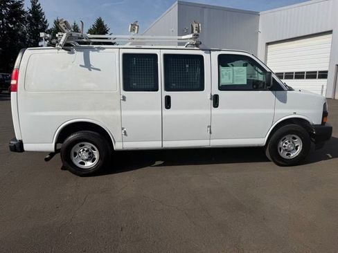 Used 2018 Chevrolet Express 2500 w/ Driver Convenience Package RWD image 2