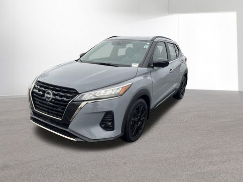 Used 2023 Nissan Kicks SR w/ SR Premium Package FWD image 2