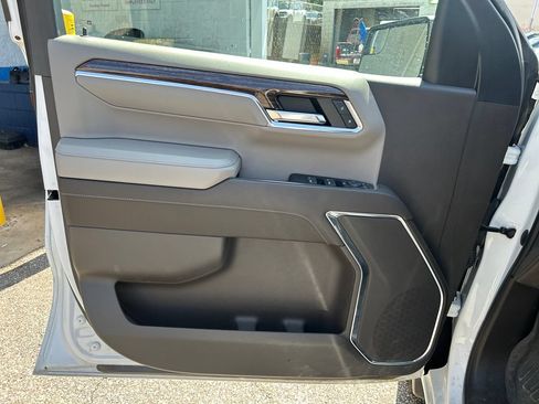 Used 2023 GMC Sierra 1500 SLE RWD image 9