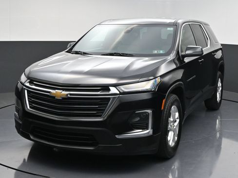 Used 2023 Chevrolet Traverse LS FWD image 3