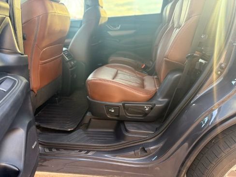 Used 2019 Subaru Ascent Touring w/ Popular Package #3 AWD/4WD image 17