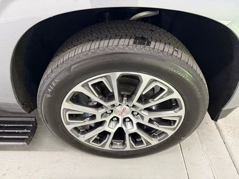 New 2026 GMC Yukon Denali w/ Sun & Power Step Package image 4