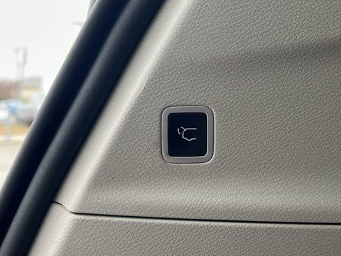 Used 2018 Chrysler Pacifica Touring Plus w/ Tire & Wheel Group image 31