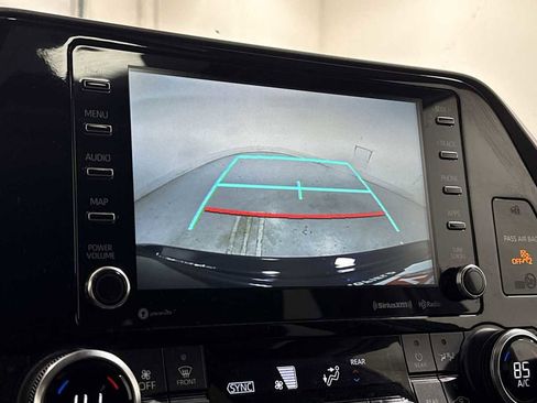 Certified 2022 Toyota Highlander XLE image 19