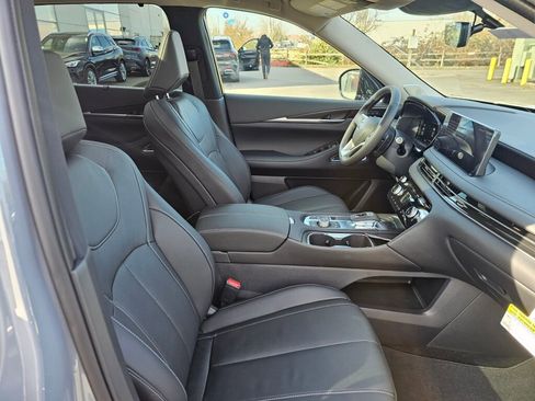 New 2025 INFINITI QX60 Sensory image 11