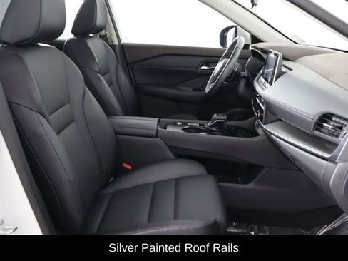 Used 2023 Nissan Rogue SV w/ SV Premium B Package image 18