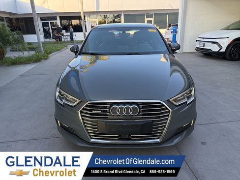 Used 2018 Audi A3 e-tron Premium image 2