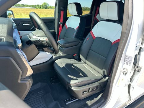 Used 2024 GMC Canyon AT4X AWD/4WD image 11