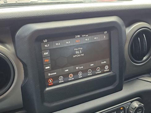 Used 2018 Jeep Wrangler Unlimited Sport S image 24