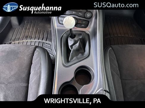 Used 2016 Dodge Challenger SRT w/ Technology Group image 21