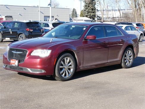 Used 2017 Chrysler 300 Limited image 3
