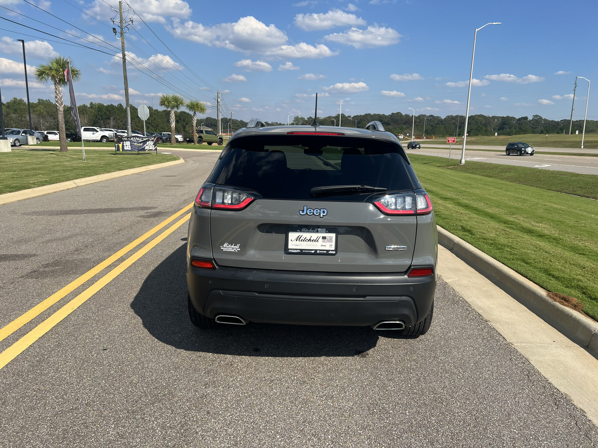 Used 2021 Jeep Cherokee Latitude Lux w/ Sun & Sound Group FWD image 4