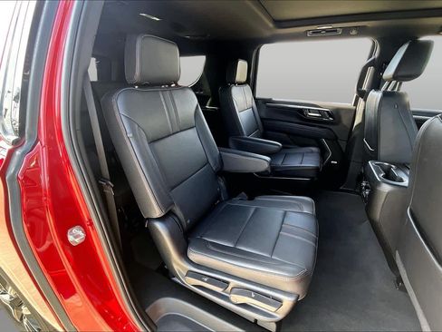 Used 2025 Chevrolet Suburban RST w/ Comfort Package RWD image 20