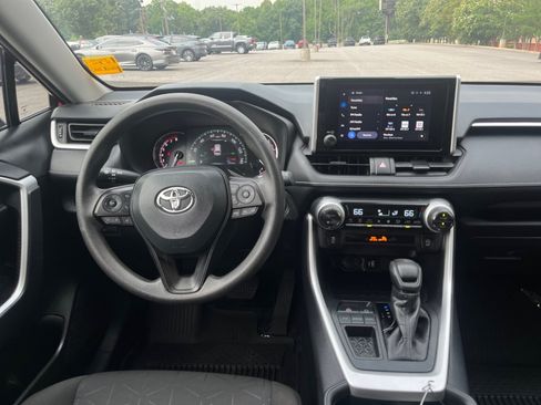 Used 2025 Toyota RAV4 XLE FWD image 23