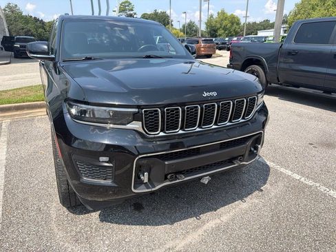 Used 2022 Jeep Grand Cherokee Overland w/ Luxury Tech Group IV AWD/4WD image 2