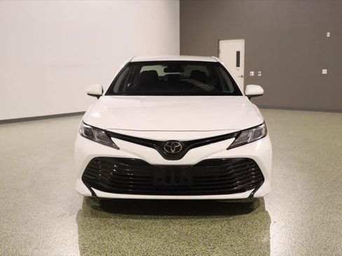 Used 2018 Toyota Camry LE FWD image 2