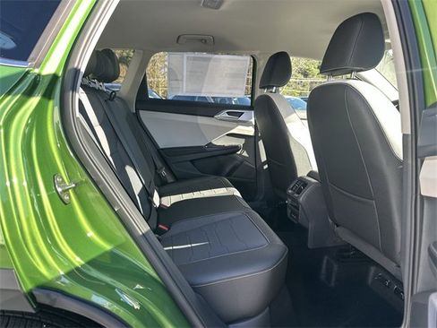 New 2026 Volkswagen Taos SE image 20