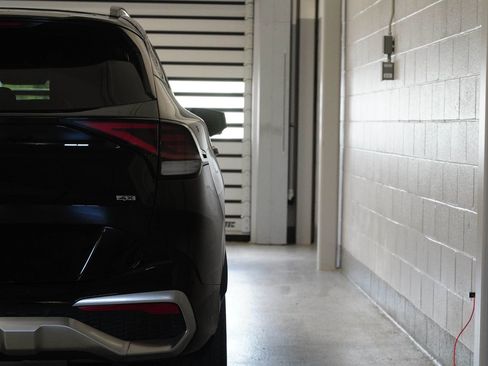 Used 2024 Kia Sportage SX image 10