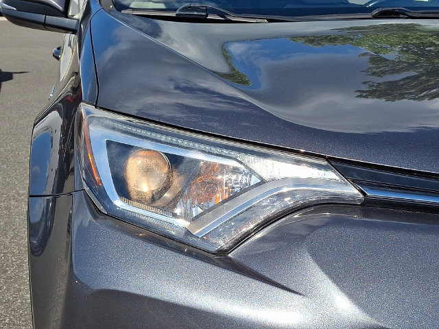 Used 2018 Toyota RAV4 XLE AWD/4WD image 9