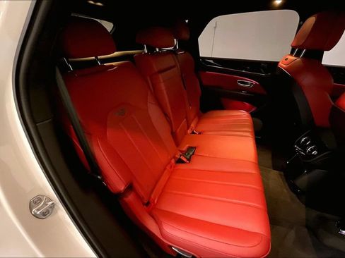 Used 2023 Bentley Bentayga AWD/4WD image 28