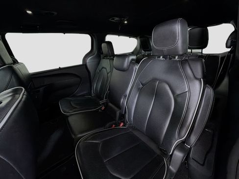 Used 2019 Chrysler Pacifica Limited w/ Advanced Safetytec Group FWD image 21