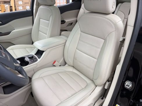 Used 2023 GMC Acadia Denali w/ Black Diamond Edition image 20