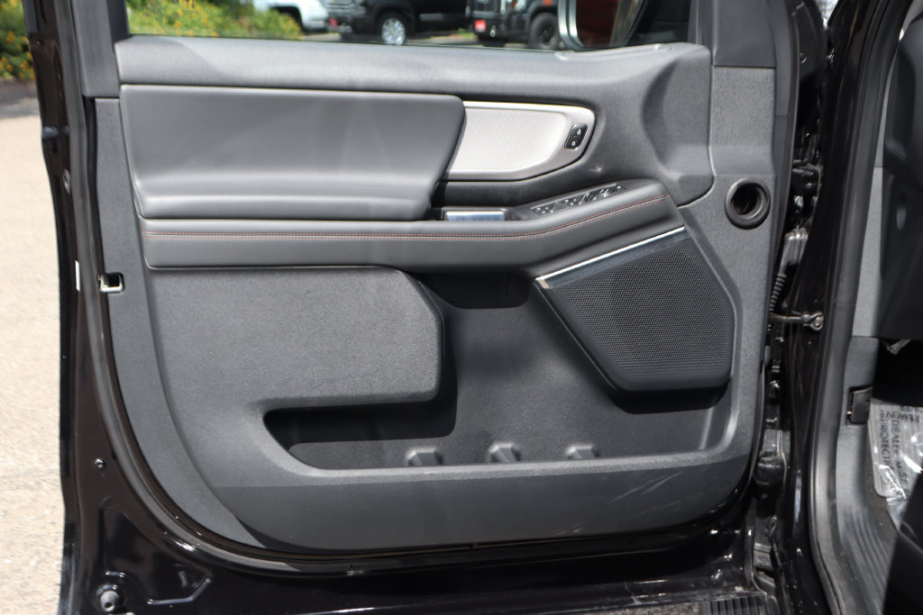 Used 2025 Ford Expedition Active AWD/4WD image 19