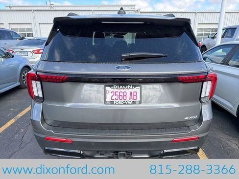 Used 2025 Ford Explorer ST-Line w/ ST-Line Street Pack image 4