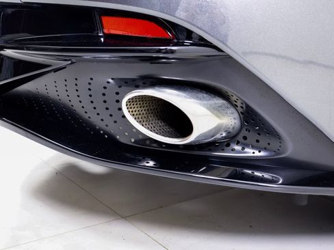 Used 2018 Aston Martin DB11 Coupe RWD image 13