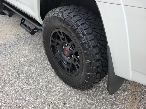 Used 2023 Toyota 4Runner SR5 Premium w/ Moonroof Package RWD image 26
